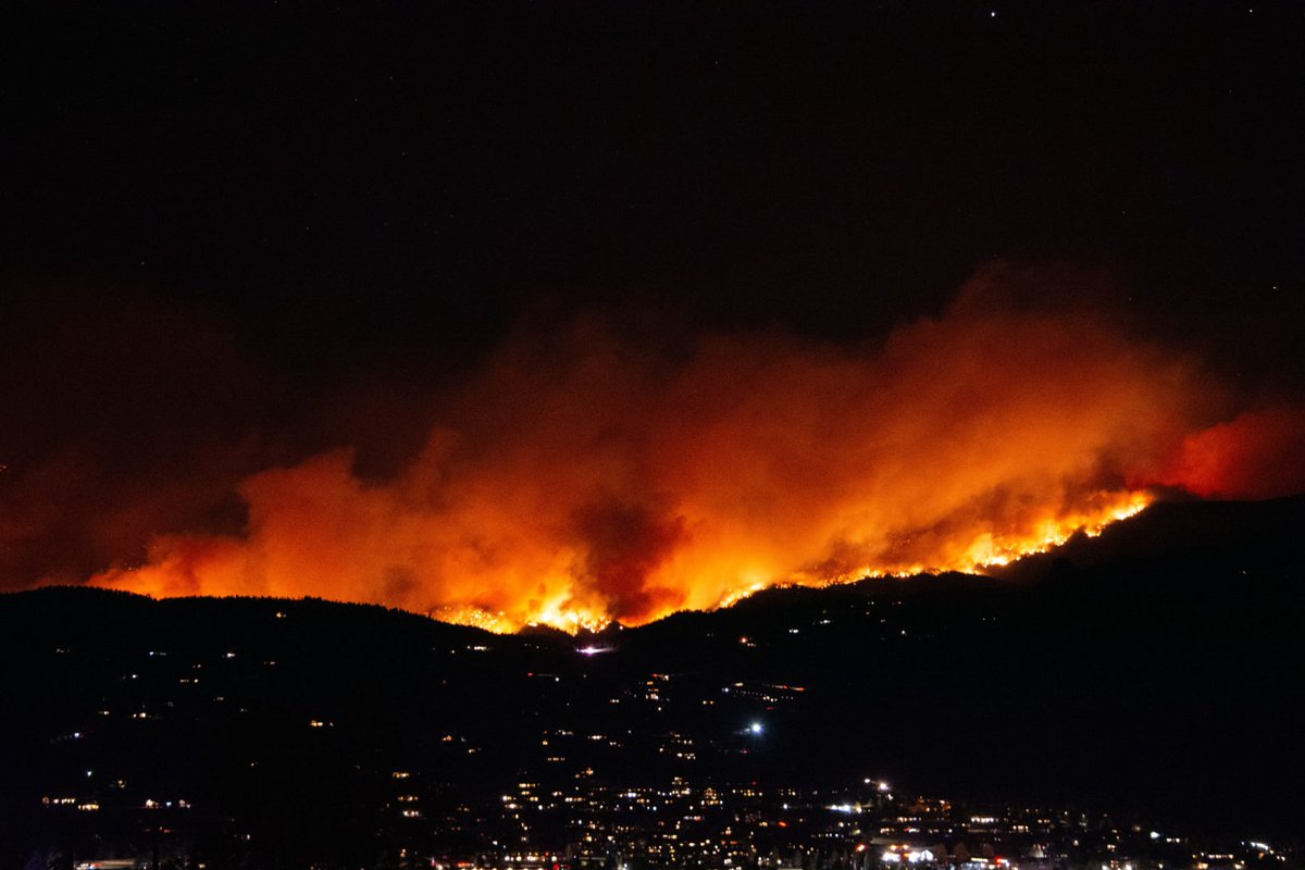 WILDFIRES UPDATE: The heavy snowfall aids firefighters in combating the largest wildfire in Colorado history, bringing containment of the Cameron Peak fire to 64%.
@laurastudley_ #ColoradoFires #CameronPeakFire #FortCollins
https://t.co/YyAr1RTRg9 https://t.co/FxSAyQJ6xh