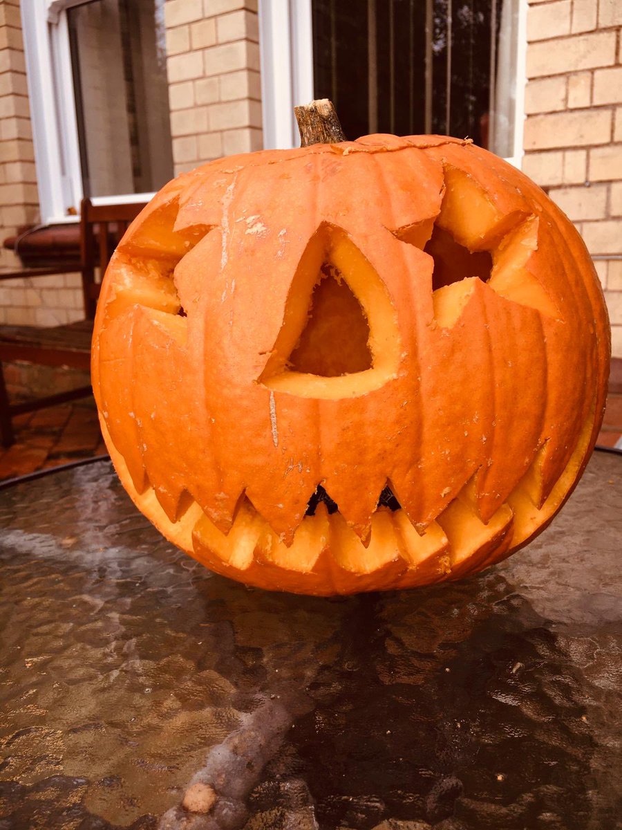 AutonomyGroup's tweet photo. We have had some wonderful helpers in our Autonomy Care office and our Oaks residential home, getting all the spooky decorations out ready for Halloween!!! 🎃 👻
#autonomylife #adultcare #childrencare #residential #theoaks #autonomycare #littlehelpers #pumpkincarving https://t.co/eLPxpVC7Sj