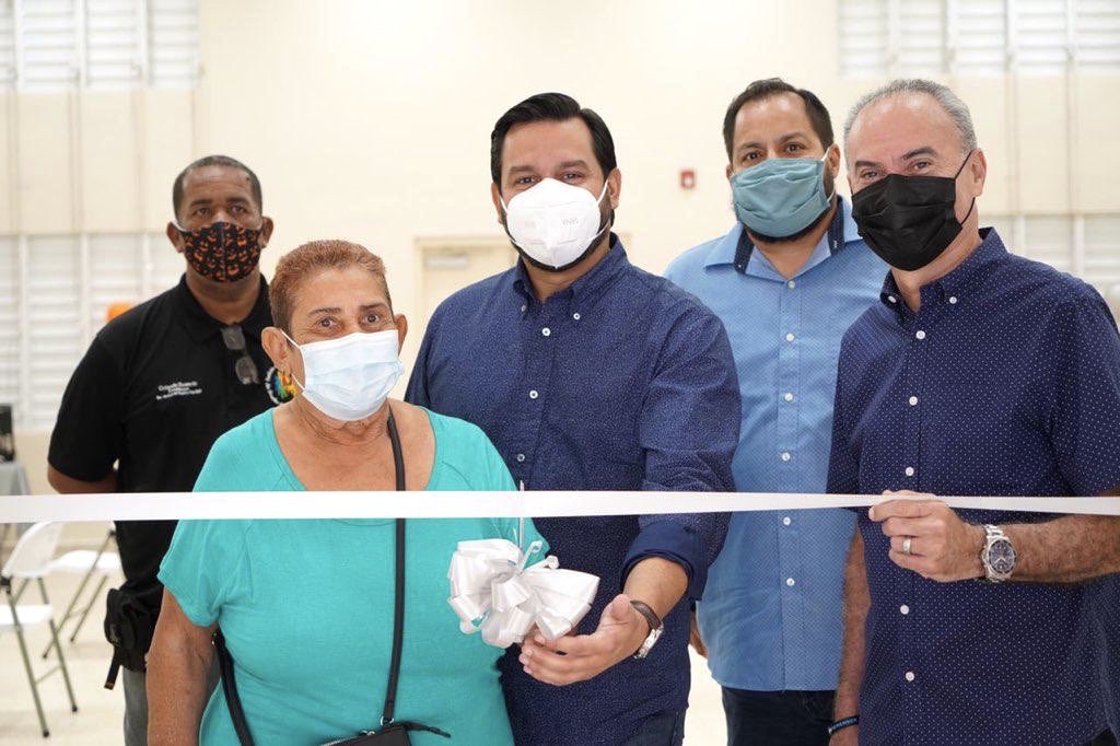 RepVictorPares's tweet photo. En la inauguración del centro comunal del residencial Villa España en el #Distrito4 de San Juan, junto a la presidenta del Comité de Residentes, Carmen Ojeda, y el administrador de Vivienda Pública. Estas facilidades serán para uso y beneficio de las familias de esta comunidad. https://t.co/5gH3Vo84hB