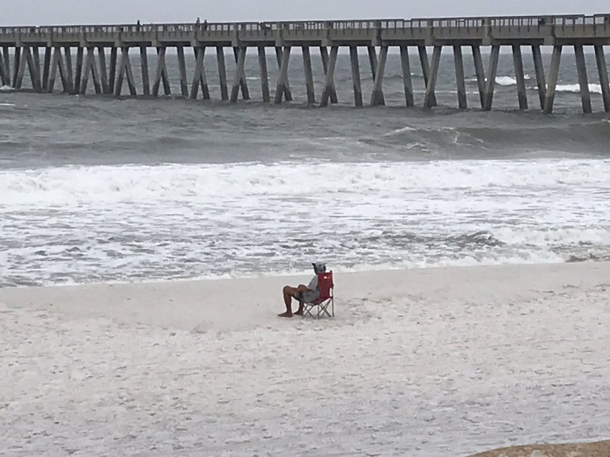 WEARDanielg's tweet photo. #DoubleRedFlags at #NavarreBeach rough waves from #ZetaHurricane @weartv @WEARAllenStrum @NWSMobile https://t.co/WNrCkPTz8P