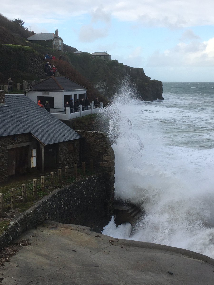 Loads of people heading to the coast to watch the stormy seas. Most (but not all) are following the advice and keeping a safe distance.