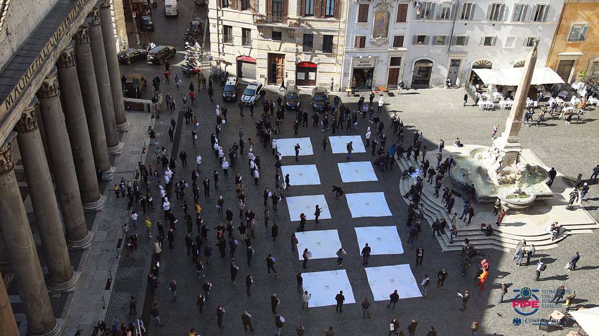 #siamoaterra 
Ci rialzeremo ma gli aiuti arrivino subito!
Oltre 10mila persone in 24 Piazze d’Italia  per la manifestazione pacifica organizzata dalla Fipe-Confcommercio  
Appello al Governo: “Fate presto, altrimenti riaprire sarà impossibile”
fipe.it/comunicazione/…