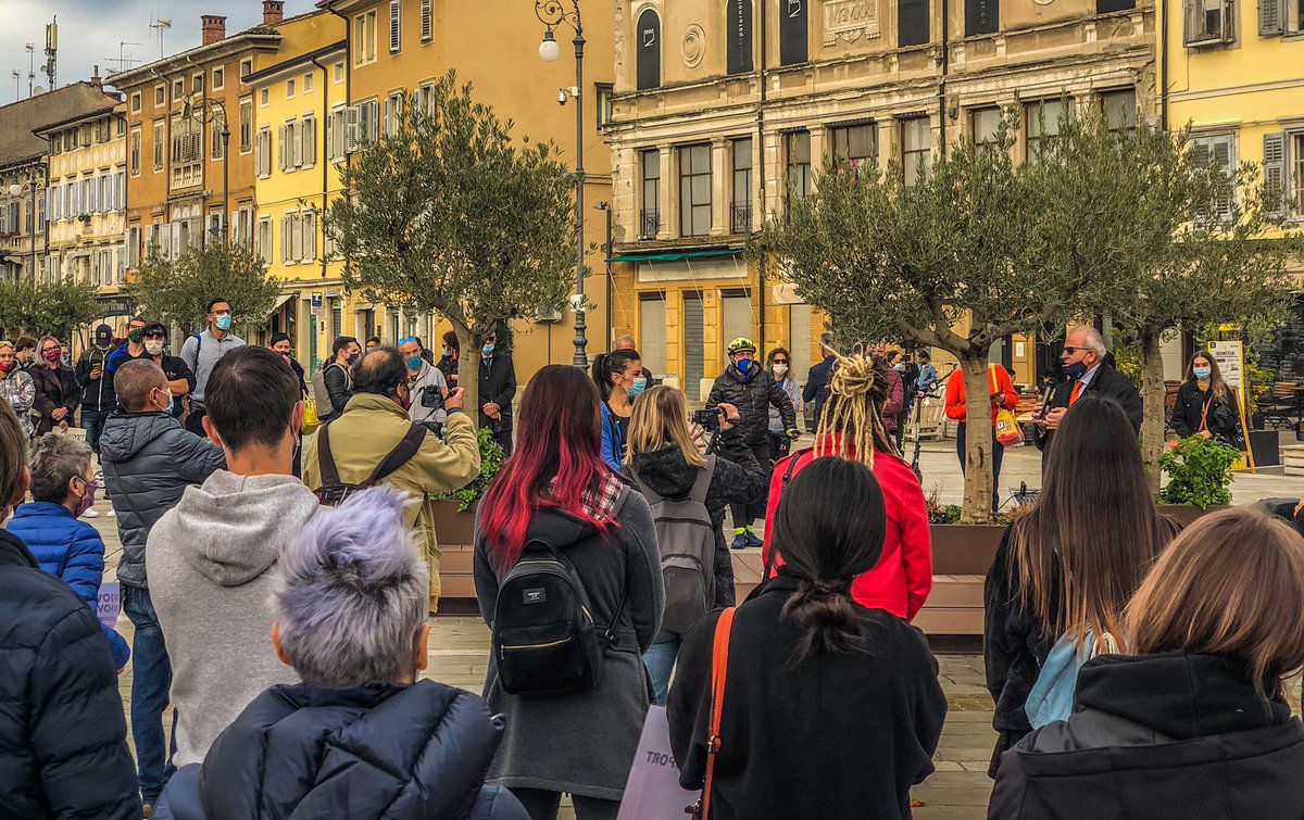 OretiFabrizio's tweet photo. 🔺#GORIZIA 
SCENDE IN PIAZZA CONTRO IL DPCM E PER CHIEDERE RISPETTO🔺
@OretiFabrizio @rodolfoziberna @messveneto @il_piccolo @iMagazineTwit @IlFriuli @Telefriuli @Telequattro @RtaTeleantenna @TgrRaiFVG @diariodigorizia @Comune_Gorizia @igersgo https://t.co/AZsgqkvpap