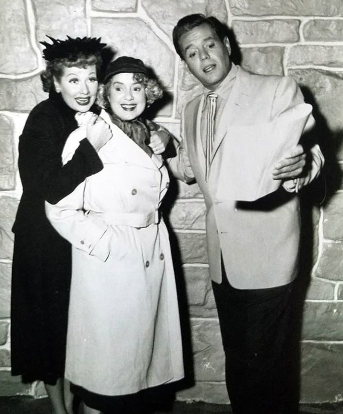 soaptuning's tweet photo. Happy Birthday Wishes to #ElsaLanchester a fantastic guest star in the #OffToFlorida episode of #ILoveLucy ❤ #MrsGrundy 🎂 https://t.co/WVWunhvlkf