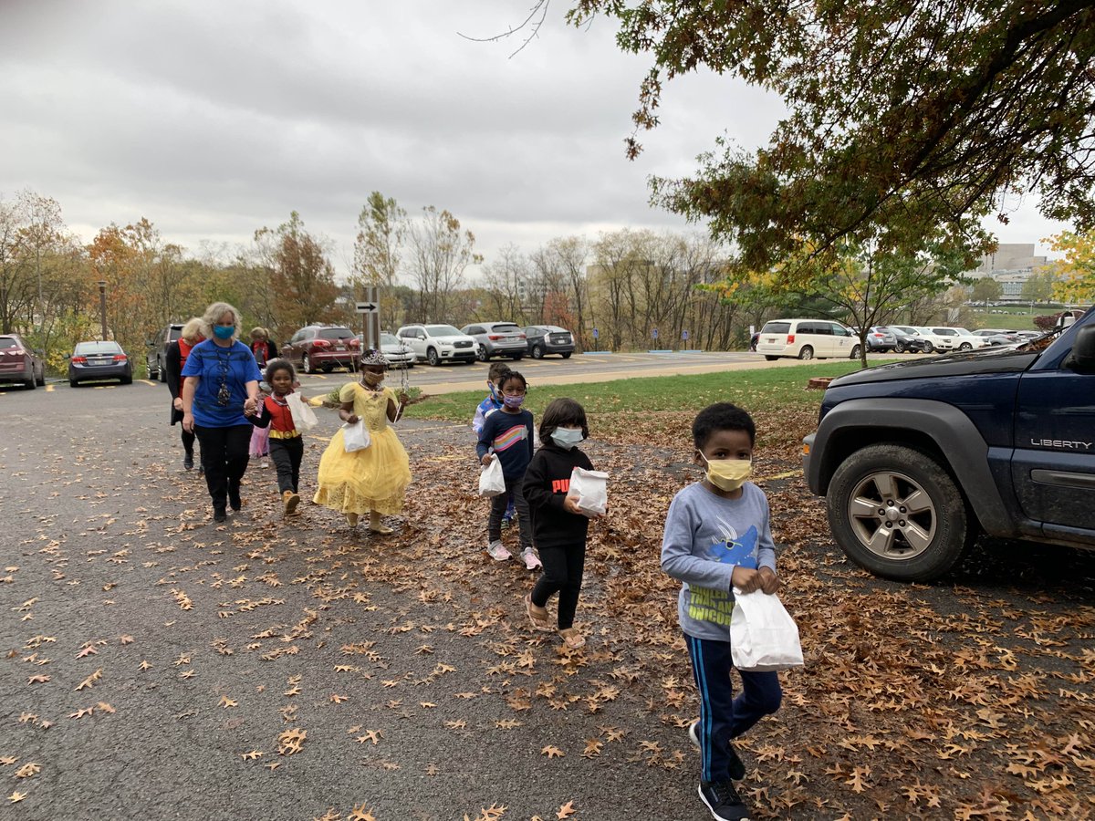 northpantherswv's tweet photo. Cohort A of preschool celebrated Halloween in style today!  #pawsitivemomentsatNES https://t.co/ZpTMsomAby