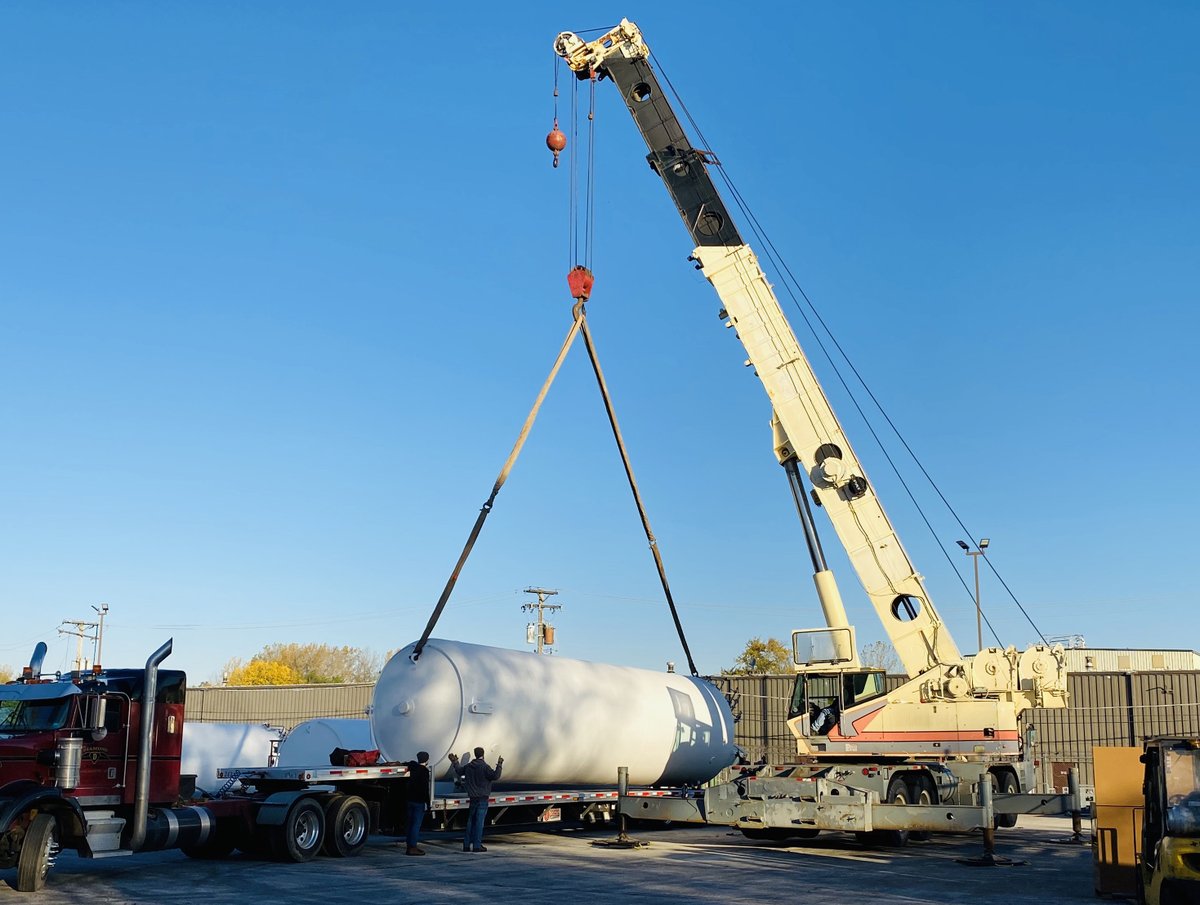 cyltec's tweet photo. Another 50-ton tank sold! Loading up the truck today using our Cyl-Tec crane.

#bulktank #gasindustry #cyltec_inc https://t.co/vxx6Huxws2