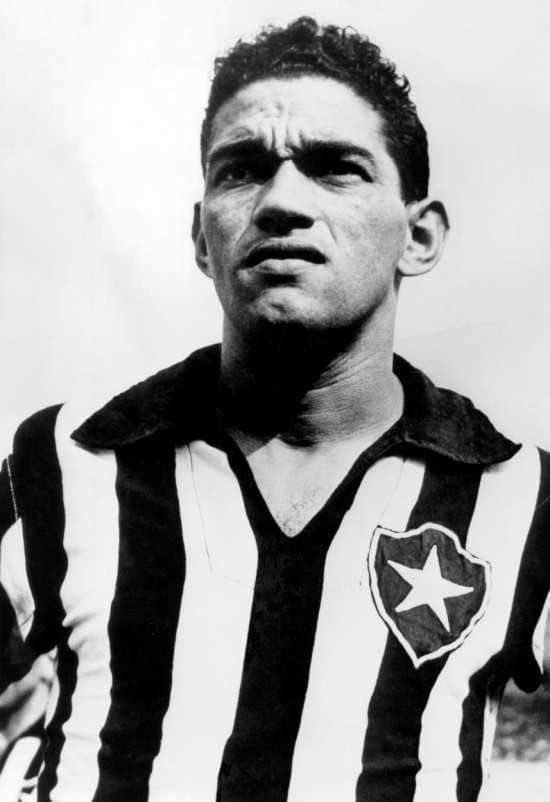 He was born on October 28, 1933 in Magé, Rio de Janeiro, Brazil. He played for many clubs such as, Serrano, Corinthians, Flamengo, Atlético Junior, Olaria & Botafogo where he is heavily idolized.