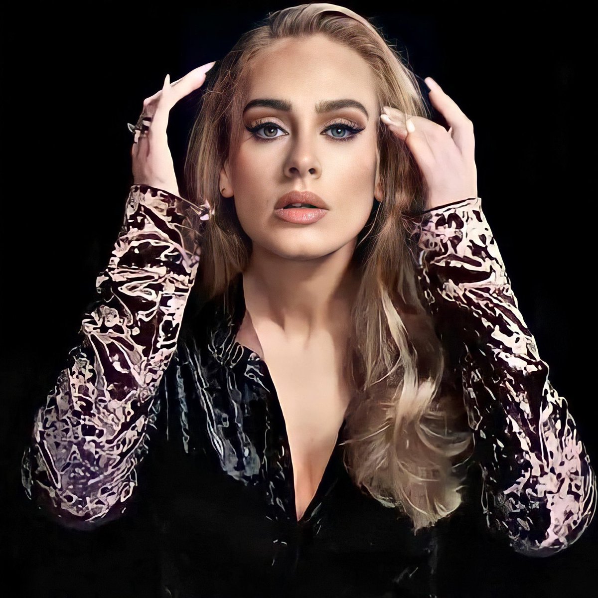 NouraAhmed02's tweet photo. اديل رجعتتت الكوين هي وبس 💜💜😩
حلوة قبل النحف وبعده .. ملكة 👑
#adeleonsnl https://t.co/LwTFik4BTz