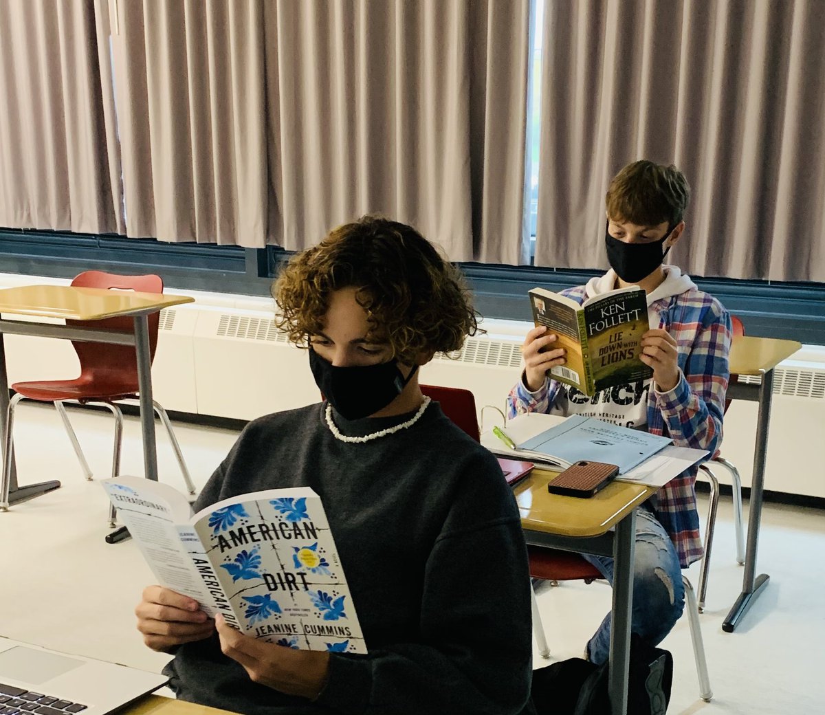 A whole lot of book love @GreaterFortErie today as grade 11 & 12s pick self-selected texts. #booklove #2020reads #AmericanDirt #AlltheWay #LieDownwithLions #gfessenglish #gfessbooklove #dsbnbooklove #NBE3U (contemporary indigenous voices) #ENG3U #ENG4U