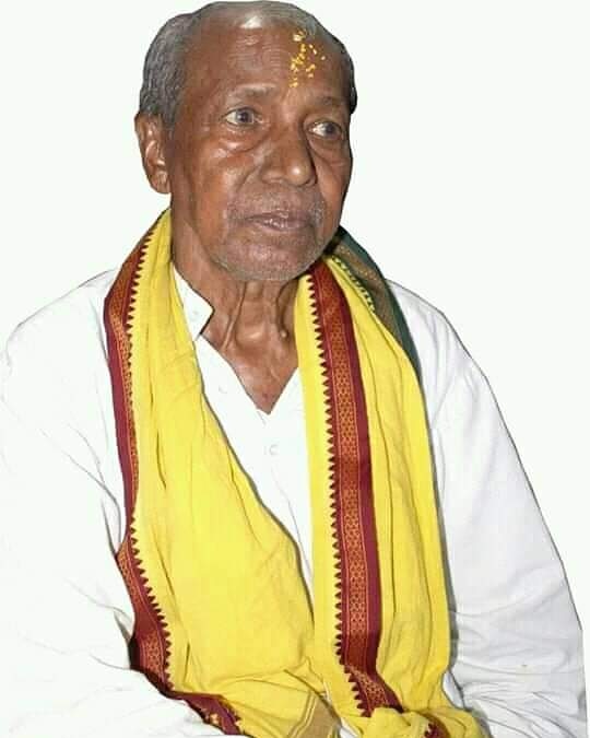 #अंतिम_जोहार
   😭😭💐💐👏👏👏
#दादा आपके जुनून व जज्बे को आदिवासी समुदाय हमेशा याद रखेगा,आपने जो गोंडवाना क्षेत्र में जो ज्योति जलाई है वह कभी बुझने न पाए,सम्माननीय दादा हीरासिंह मरकाम जी को जय जयस परिवार की और से #अश्रुपूरित श्रधांजलि व नमन😭😭😭👏👏👏👏👏💐💐💐💐💐