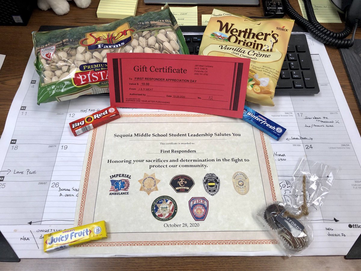MotorFoot163's tweet photo. Some nice gifts from #SequoiaMiddleSchool staff and students for #NationalFirstRespondersDay !!! #PortervilleCa #TheThinBlueLine https://t.co/fRu20G6hTL