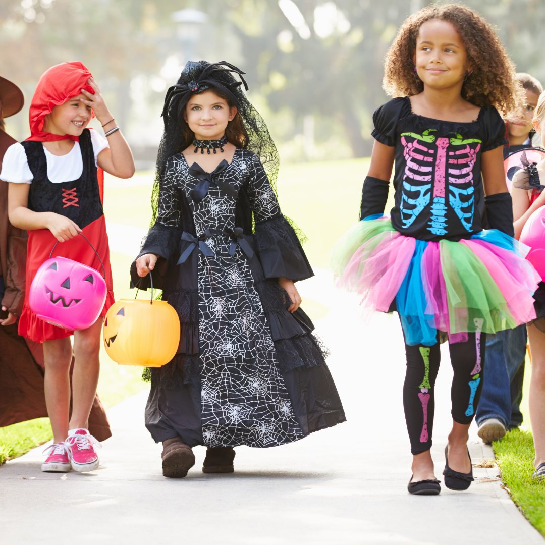 1CollisionDM's tweet photo. Sharing some tips on what you can do as a driver to keep pedestrians safe during Trick-or-Treating! https://t.co/1zOEhlBaQZ

#autobodyshops #collision #DSMUSA #safedriving #pedestriansafety #Halloween2020 https://t.co/L6UsIeP3RO