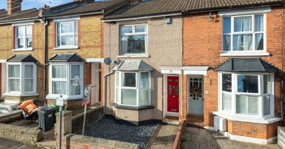 🏡FOR SALE: Stunning Victorian terraced house with 2 doubles bedrooms &amp; spacious open plan living close to Maidstone town centre &amp; Maidstone West 🚉 #Maidstone #forsale #commuter #experiencethedifference #sadnersonsuk akya.io/0INyNzJJ