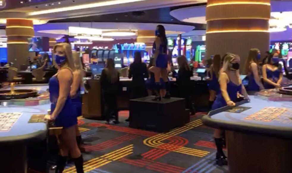 702Sunshine's tweet photo. Super Fun Night. Great seeing Sooo MANY friends &amp; peeps I haven’t seen in a Really Long time! @CircaLasVegas is a Fab addition to Downtown &amp; the #Vegas Valley! #Circaopening https://t.co/ZgQtLlAfGj