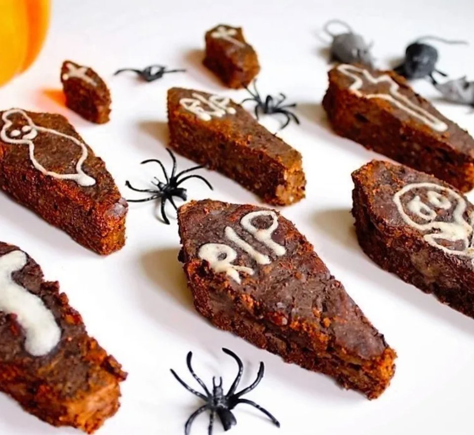 MEALZ_com's tweet photo. Dreadfully healthy and delightfully creepy. Delicious treats that are very easy to make. 

#halloweenrecipes #halloween2020

https://t.co/pPhj5iSCGW https://t.co/SaE7v4MfHd