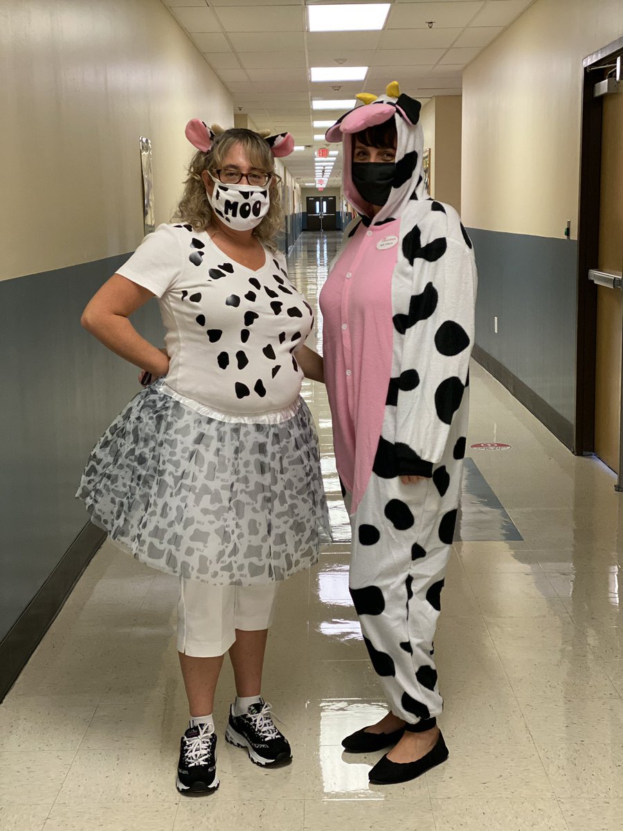 It was a great at University today. We served our teachers a surprise lunch! Thank you to <a href="/ChickfilA/">Chick-fil-A, Inc.</a> for helping us put smiles on our teachers faces! #servantleaders #WednesdayMotivation <a href="/UNIVLions/">Renaissance Charter School at University</a> <a href="/CSUSAhq/">Charter Schools USA</a> <a href="/rwindlerfreitag/">Rachel Freitag</a>
