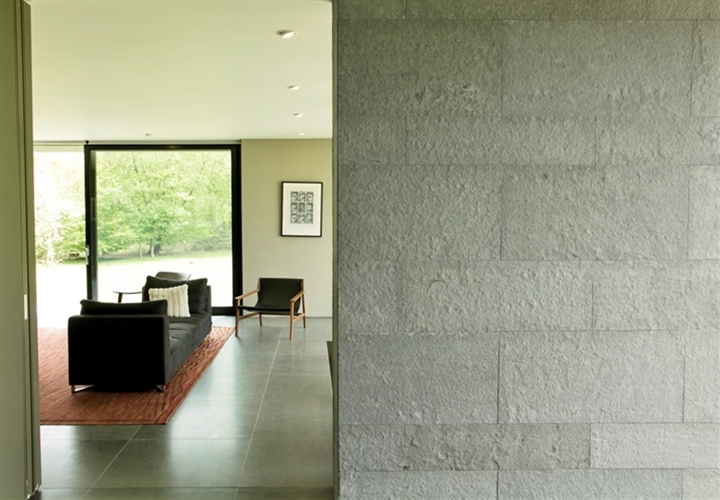 ECLocations's tweet image. Today's location is the gorgeous WDN355 in Suffolk. Such a beautiful contemporary home, set in woodland giving such a stunning contrast of architecture and nature.⁠
⁠
View the location here: eastcoastproduction.co.uk/locations/mode…