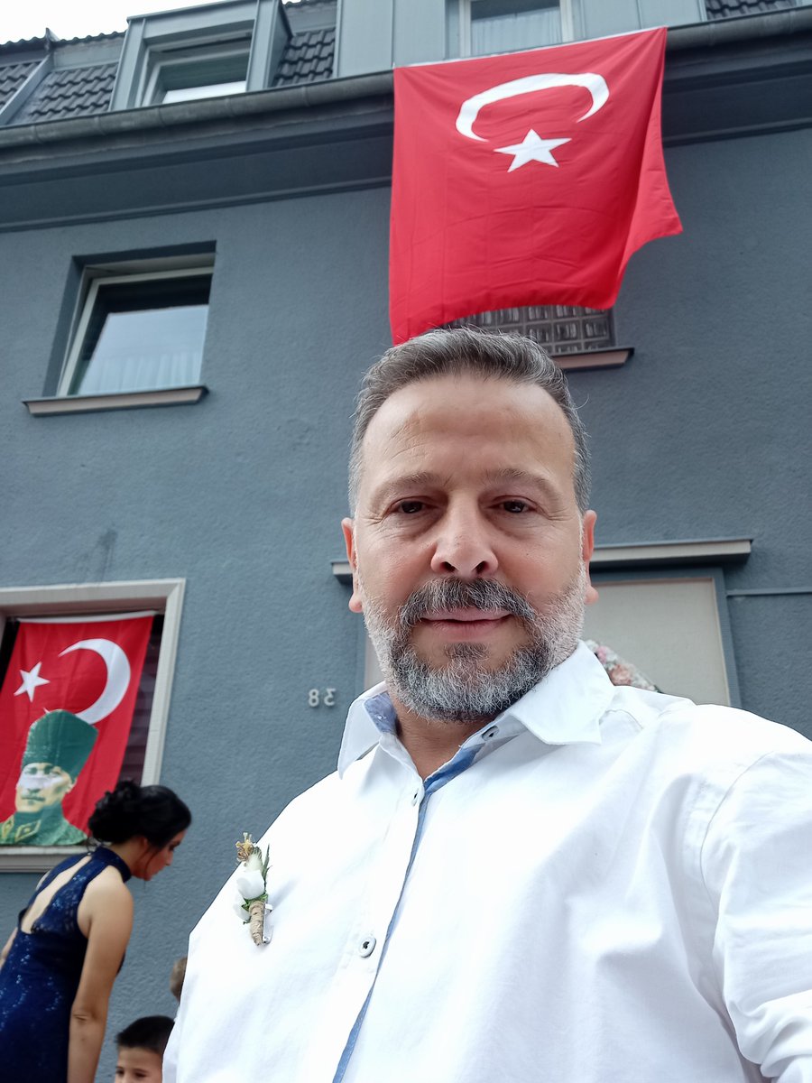 Fransızlar, aurupa ne yapacaklarini bilemez oldular, Türkiye ile baş edmeyince insanlıktan cikti bel altı vurmaya başladılar. Bütün müslüman ülkeler buna dur demelidir ama ne yazikki bazi Müslüman ülkeler  Fransa ile beraber hareket ediyor.
