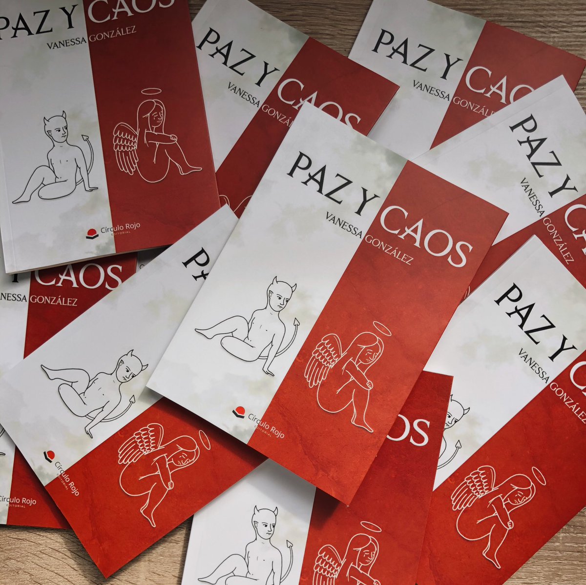vanessaglez_'s tweet photo. mi nuevo libro ya está a la venta, y no puedo estar más feliz de compartirlo con todos vosotros.
PAZ Y CAOS,
ahora también vuestro.
la información sobre cómo conseguirlo la tenéis en las fotos
❤️🖤
(agradezco difusión <3 ) https://t.co/uEBO0xNSym