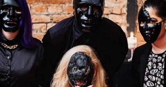 Michell Hellish (MPF 15 Anos De Resistência) (@maquinaprofanaf) on Twitter photo BRUXAX : Banda Lança Videoclipe Do Novo Single ''Mr. President''
Inscreva-se No Blog , Compartilhe. Apoie o Underground Seu Apoio é muito Importante👇🤘🎸🔥
maquinaprofanafest.blogspot.com/2020/10/bruxax…
#Bruxax #mrpresident #videoclipe #NewSingle #newmetal #Metal #AlternativeMetal #rock <a href="/ton_welling/">It's me!</a> BRUXAX : Banda Lança Videoclipe Do Novo Single ''Mr. President''
Inscreva-se No Blog , Compartilhe. Apoie o Underground Seu Apoio é muito Importante👇🤘🎸🔥
maquinaprofanafest.blogspot.com/2020/10/bruxax…
#Bruxax #mrpresident #videoclipe #NewSingle #newmetal #Metal #AlternativeMetal #rock <a href="/ton_welling/">It's me!</a>