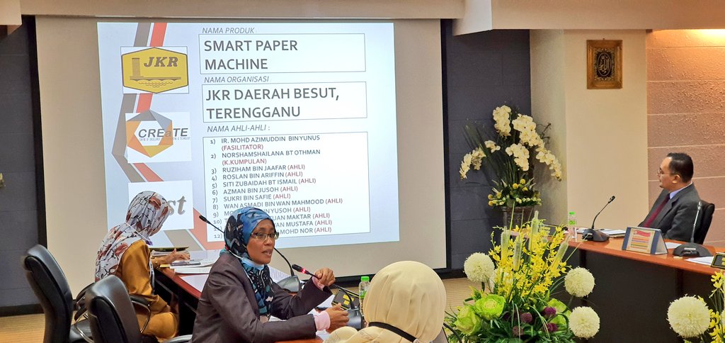 JKRTerengganu's tweet photo. Taklimat Produk KIK dari @jkrbesut "Smart Paper Machine" https://t.co/7vxaxHHB5K