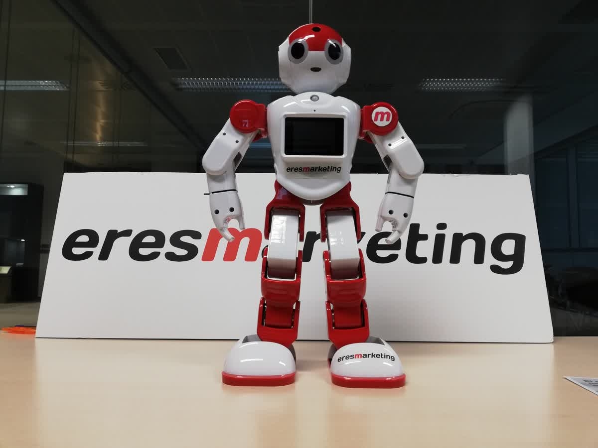 eresmarketing's tweet photo. Desde EresMarketing os hacemos saber que el robot puede ser tanto un mecanismo electromecánico físico como un sistema virtual de software. https://t.co/mPIu2Ib1Pw