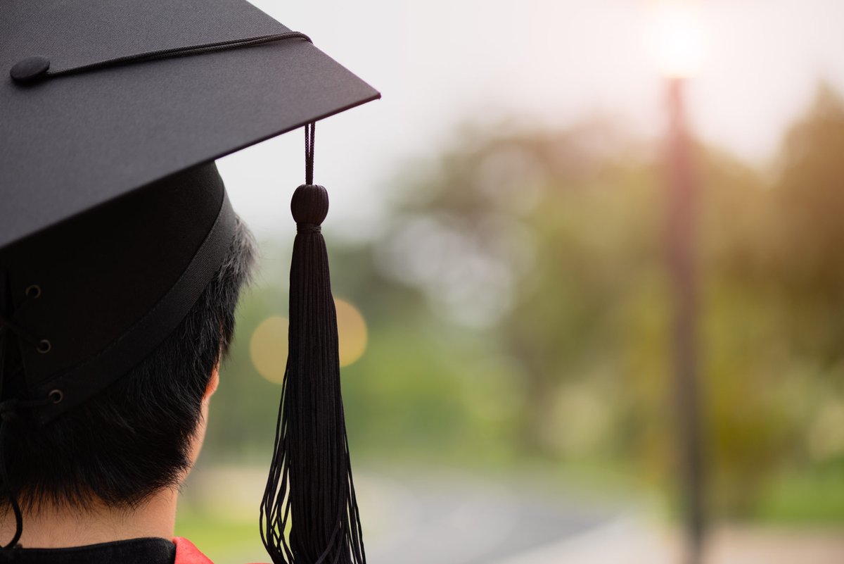 PrincipalGL's tweet photo. Aujourd'hui est un grand jour! Nous accueillons officiellement de nouveaux diplômés et de nouvelles diplômées dans la famille de @YorkUAlumni. Retrouvez l'avant-spectacle à 16 h 45 HNE et la célébration à 17 h https://t.co/6au1H9roSy
#Classof2020 #YorkUConvo #GL2020 #Glendon https://t.co/JKvCHBhC2J