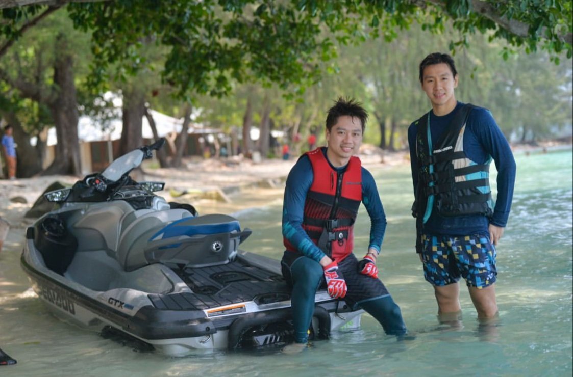 vinsplacetovent's tweet photo. Koh, adeknya diajak makan atau maen atau jetski bareng gih ☺ refreshing, biar makin kompak juga, biar makin jadi #partnerandalan 🤍 https://t.co/LF7un2eor3