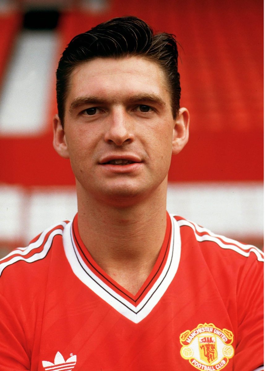 28th October 1990, United beat a Past Utd XI 5-3 in front of 1,600 spectators in a testimonial match for Salford born Billy Garton at The Willows, home of Salford RLC. Billy had had to retire prematurely due to chronic fatigue syndrome having played 51 1st team games. #MUFC #GGMU