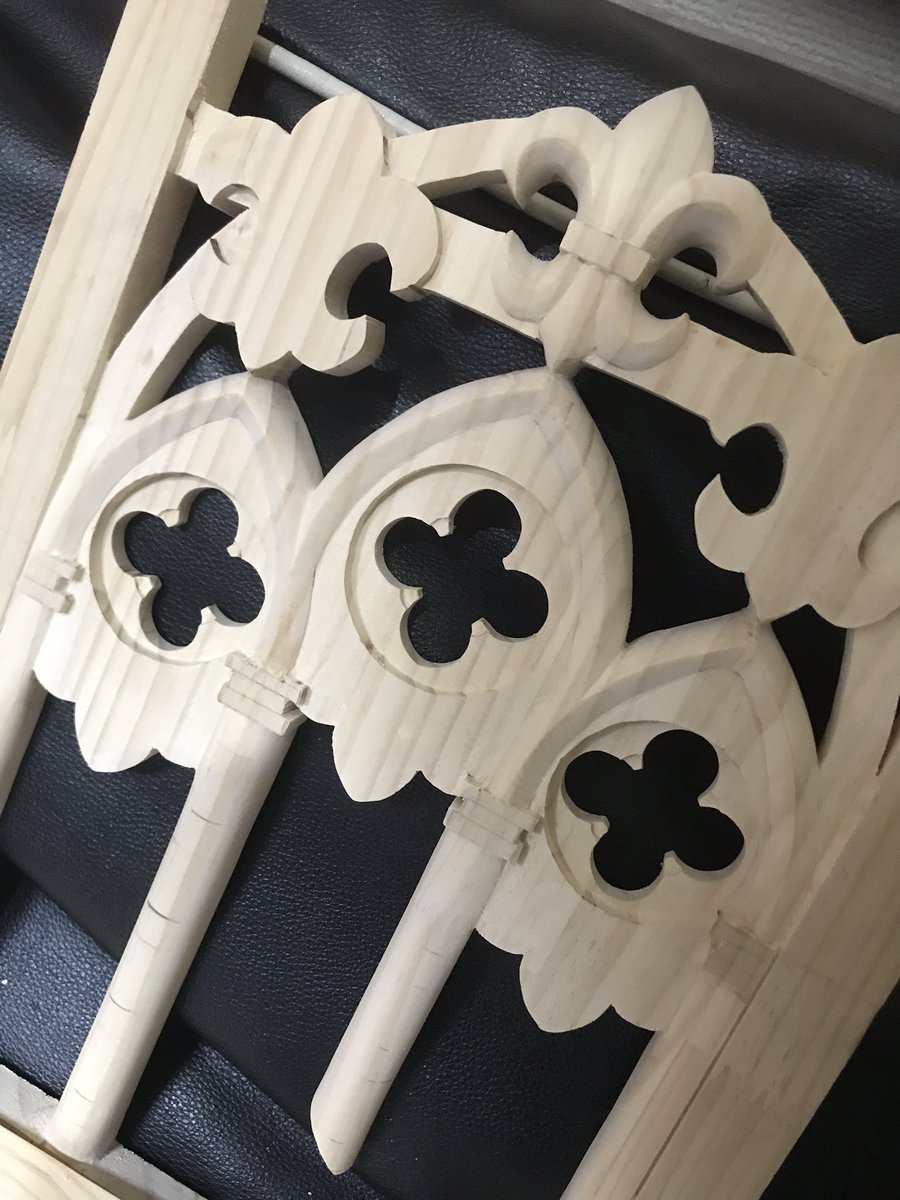 design791019's tweet photo. ゴシック棚　背面彫刻　手彫りですやんか💦メッチャ時間かかる　
　ヨーロッパの家具職人は本気ですね！きっと及ばないが　

アディオスアミーゴ

#ゴシック　#棚　#飾り棚　#シルバー925  #ガボール　#ジャスティンディスビス　#ブラッディーマリー　#カムホート　#チャペル　#暦子童 https://t.co/WEtLgiFBIL