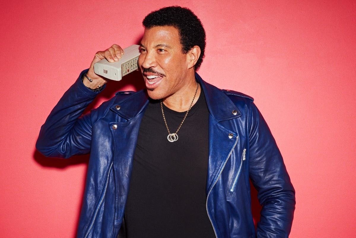 Presale// The one and only @LionelRichie has announced summer shows at Scarborough Open Air Theatre and Lytham Festival in 2021. Get your tickets at 8am Thursday 29th October - 24 hours early: https://t.co/7v2kCihevG https://t.co/1vtS3fy2hB