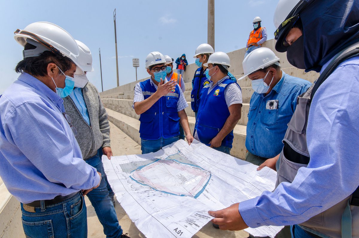 Subpacifico's tweet photo. OBRA DE ESTADIO EN PUEBLO JOVEN SAN PEDRO 
AVANZA CON MURO DE CONTENCIÓN 
Subregión Pacífico inspecciona proyecto y constata trabajos a 15 días de reiniciarse anhelada construcción. https://t.co/vOgBC4xUFr