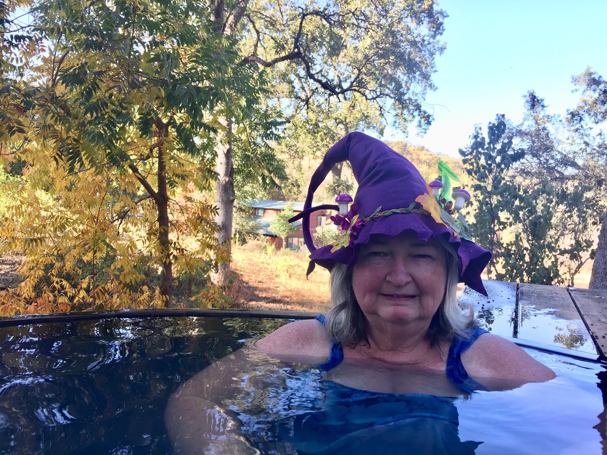 kshall12's tweet photo. Witch IN the cauldron!
Happy Halloween! https://t.co/Ph9hGIPD20