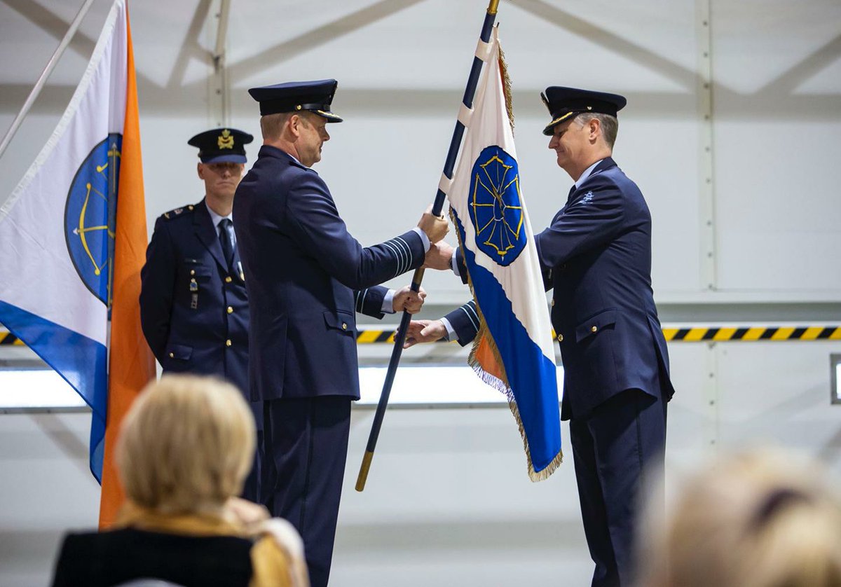 Vandaag heeft kolonel Marcel van Egmond tijdens een aangepaste ceremonie het commando van <a href="/VlbVolkel/">Vliegbasis Volkel</a> overgenomen van kolonel Rob van den Heuvel.