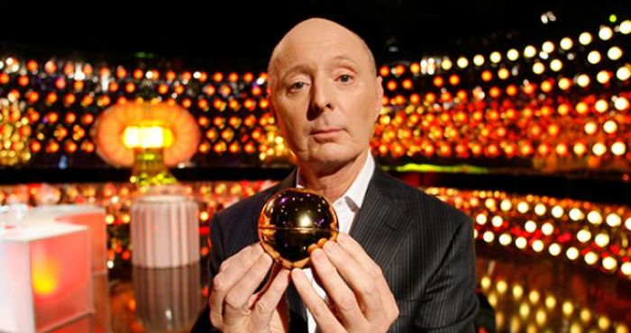 Research highlightI am on the job market this year, and will therefore occasionally summarize past and present work that is representative of my portfolio. Today: how we used data from the British game show Golden Balls to study cooperation when the stakes are high! 