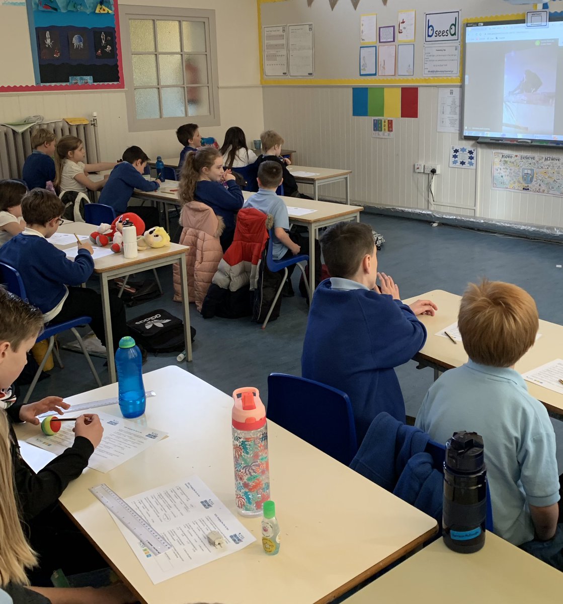 Miss_LDuncan's tweet image. Thank you to @RZSSlearning for taking p4/5 on a virtual tour of Edinburgh Zoo as part of @MidlothSciFest. We loved seeing the animals live and learned so much. Thank you also to @EBSOClab for making us aware of this opportunity. @NewtongrangePS