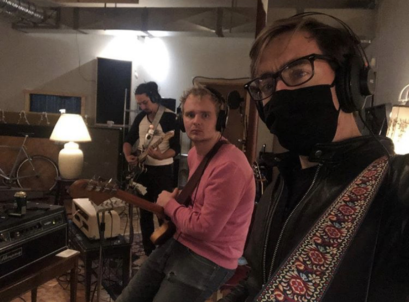ElLeonStrangers's tweet photo. We are back:  New album and new online store!! 💪💪 - https://t.co/eoLUtLL4sb https://t.co/kvGfGzMHXj