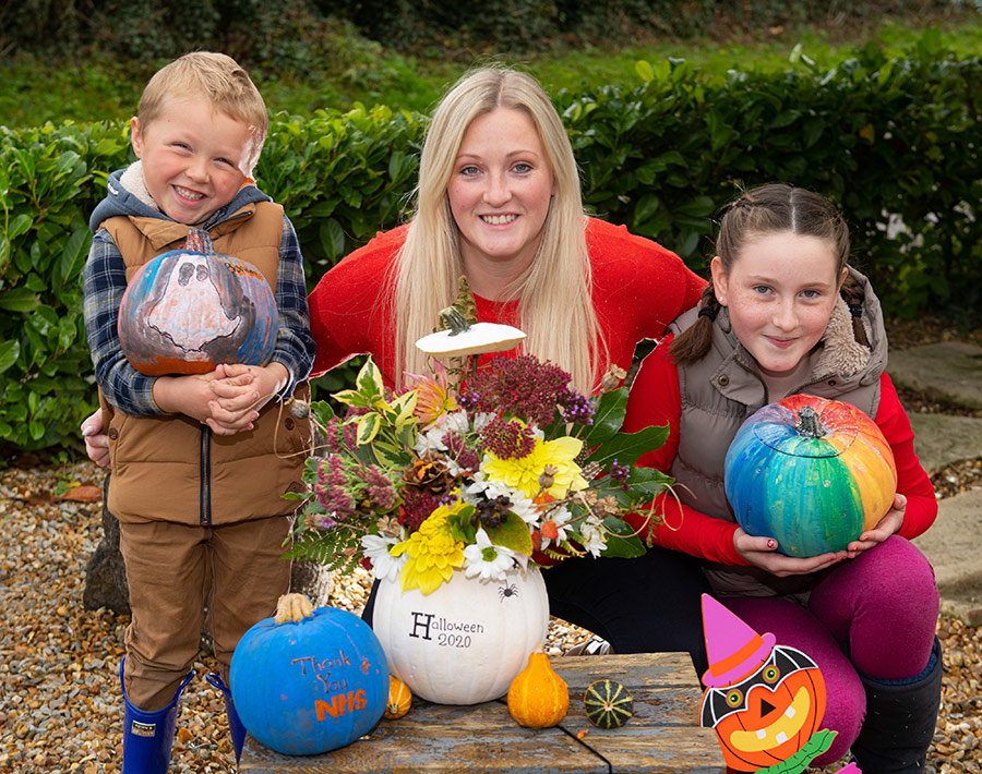 northyorksc's tweet photo. Villagers in #LittleThirkleby are celebrating #Halloween safely with a pumpkin trail. Families are decorating pumpkins for others to find.

🗣️ “Our pumpkin trail means we can still celebrate Halloween as a community &amp; in the safest way possible."

More ⬇️
https://t.co/4urhgBemfQ https://t.co/5WNjK5eHXP