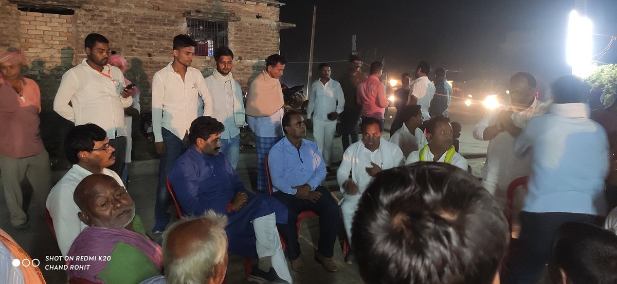 AshokSinghMLA's tweet photo. चकिया निवासी विन्देशर भगत के श्राद्धकर्म में शामिल होकर परिवारजनों को सांत्वना दिया एवं शुभचिंतकों तथा परिजनों के साथ श्रद्धांजलि अर्पित किया।
परिजनों के संबल तथा दिवंगत आत्मा की शांति हेतु ईश्वर से प्रार्थना।
ॐ शांति। https://t.co/gksnpa27oV
