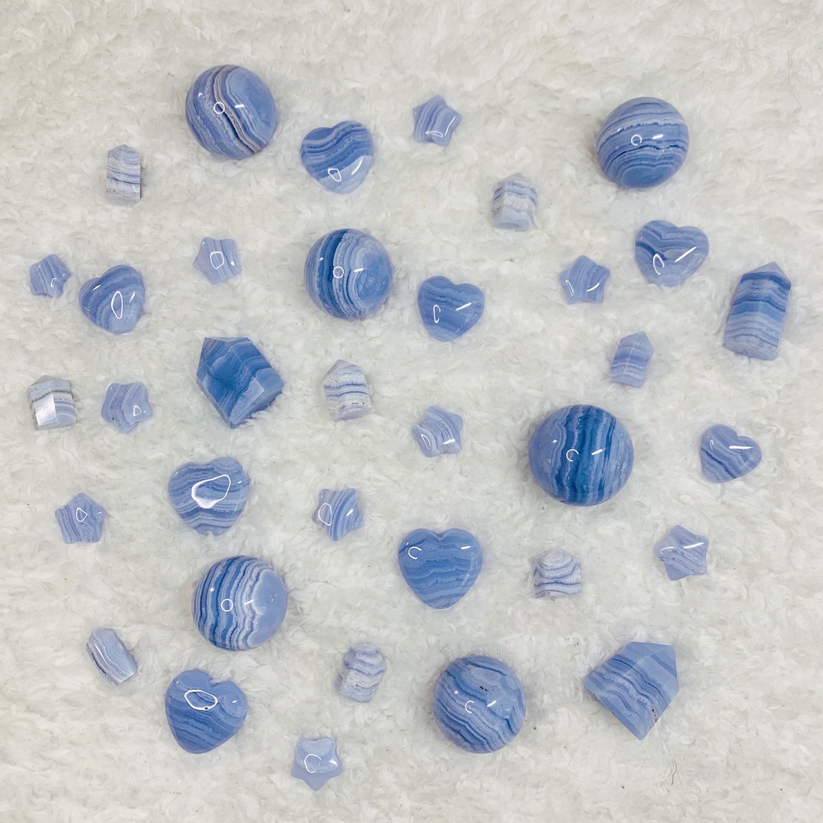 artbyjacstudio's tweet photo. blue lace agate gives me elegant vibes 🕊 https://t.co/bCpJvHGIkf