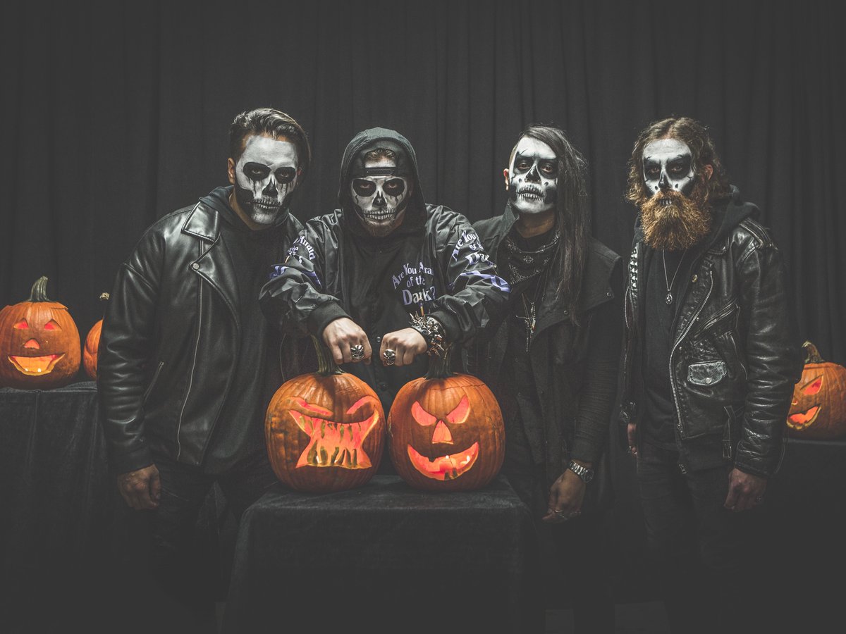 Concrete__Dream's tweet photo. WHO IS READY FOR HALLOWEEN ??? https://t.co/cdpLqF3uZa
