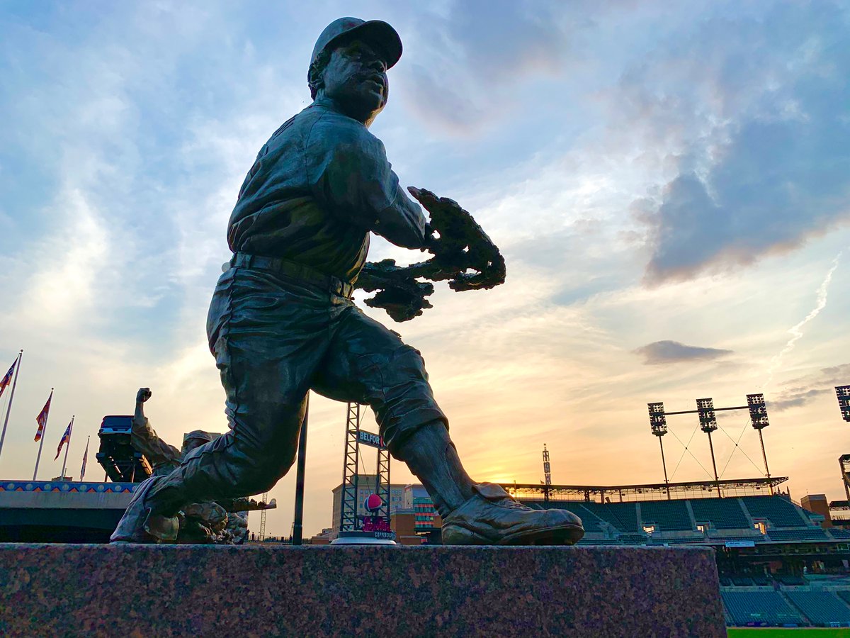 ....Willie. Just love how this statue captures his powerful swing - a swing that captured the imagination of a certain young Tigers fan starting in 1968....10/