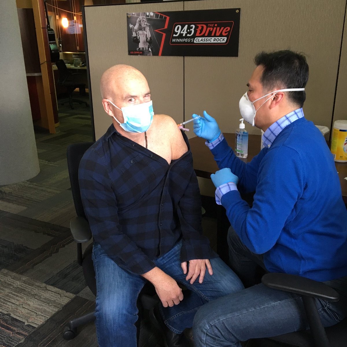 So doofus here completely forgot it was flu shot day at the office and wore the button-up.🙄Thanks to David Kim, pharmacy manager at Save-On Foods for doing the stabby bit. Get your #flushot! This year, it’s more important than ever. #Winnipeg @943TheDrive #KPDrive