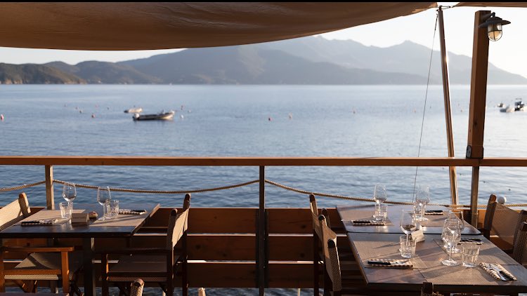CentralElba's tweet photo. In Portoferraio there are some #restaurant whit view on the sea. Where you can see fantastic #sunsets and eat delicious topical dishes!! 🌅 https://t.co/9B6bcryOwP