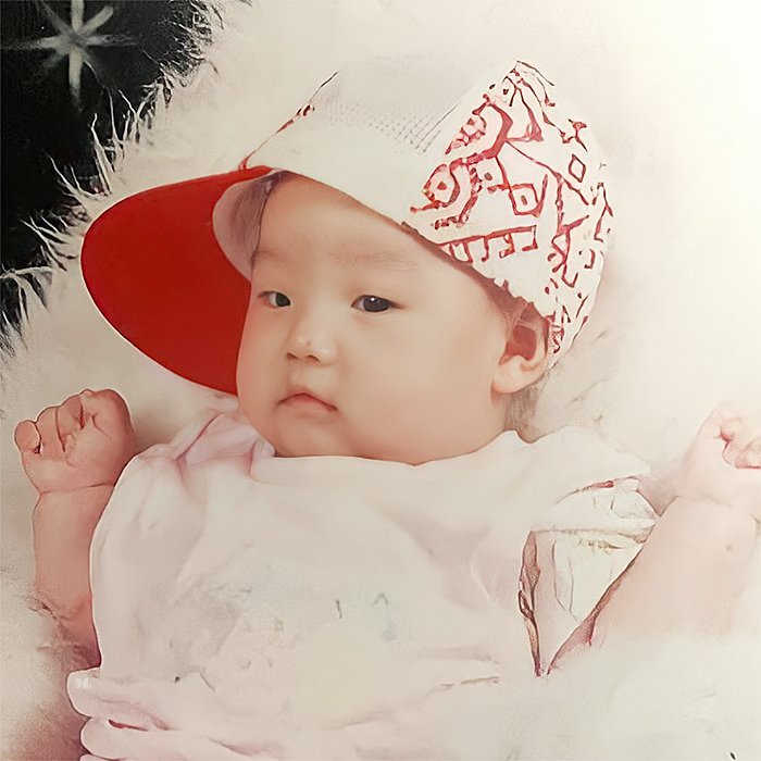 mzcaroljean's tweet photo. 👶 Baby Min Yoongi! 👶 

And his BIG brudder Min Geumjae gazing proudly at him! 

🍼 He's my CHEEKY baby boy! 🍼

Thank you Min Geumjae for sharing this absolutely adorable sibling photo! I love this so much! Sending BIG (((HUGS))) your way! 🤗

#BabyYoongi #SUGA @BTS_twt https://t.co/ISmDuP0dz9