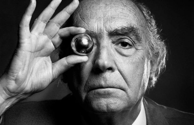 'Kendinden dışarı çıkıp kendine bakmadıkça kim olduğunu asla bilemezsin.' - José Saramago