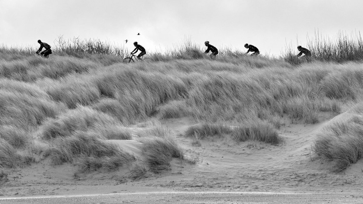 JohanKindt's tweet photo. We volgen de Coronacrisis kort op in de voorbereiding van het Belgische Kampioenschap Strandracen in Twins Club op 20/12 en volgen alle regels van veiligheid. Wie wil inschrijven kan dit nu al doen. #twinsevents #startracking https://t.co/x97MGXXfVu