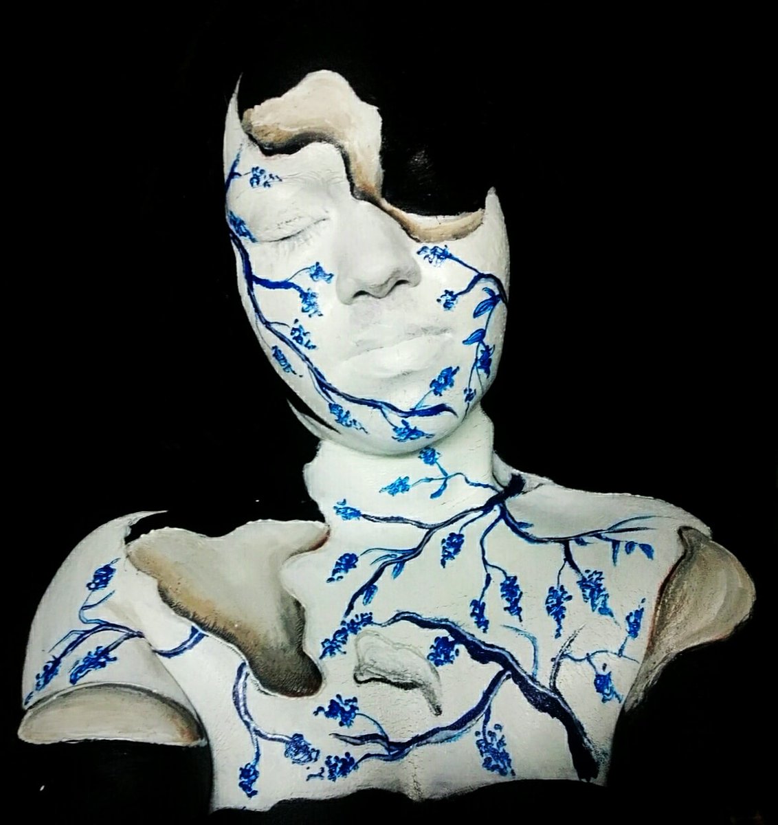 chandra_aimhigh's tweet image. || Broken ||
#bodypaint
Inspired by - Ana 
. 
#QuarantineLife 
#quarantinetimepass