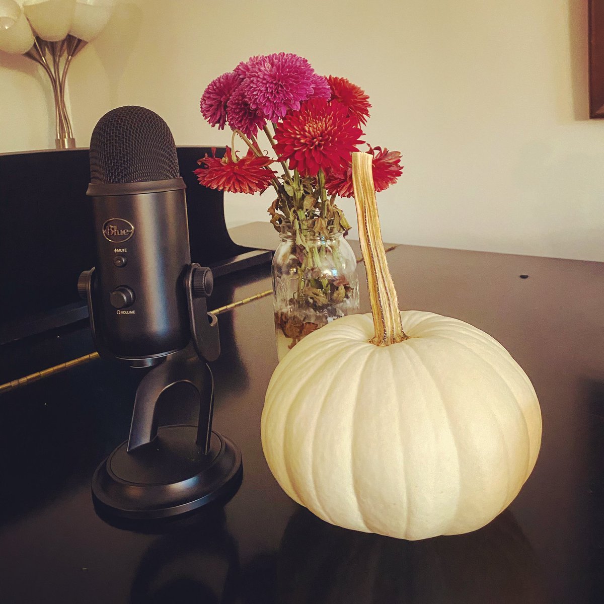 pick_song's tweet photo. Today’s the day! Prepping for our first ever Pick a Song virtual concert. We are so excited to play with you! If you haven’t gotten a ticket- check our website https://t.co/i9Z0YTUOUa.
8:30 pm sharp! 🎶👻🎶 https://t.co/PbhowODN9L