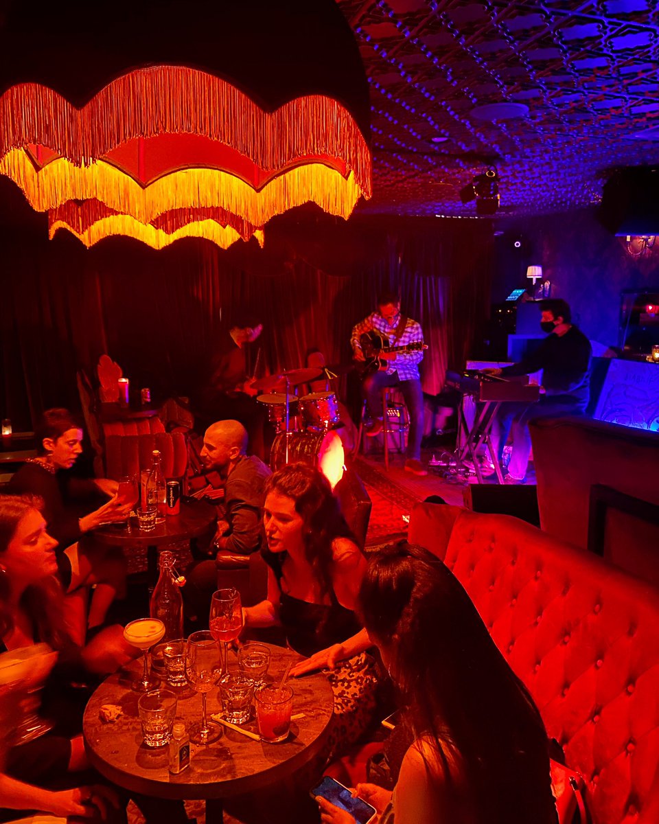 This may be your last opportunity to see 𝕃𝕀𝕍𝔼 𝕁𝔸ℤℤ for a while... We would absolutely love your presence tonight at #HôtelDesArtistes. Book your table to enjoy the Jonathan Marks Trio now at BordelChicago.com 🍸🥁🎼